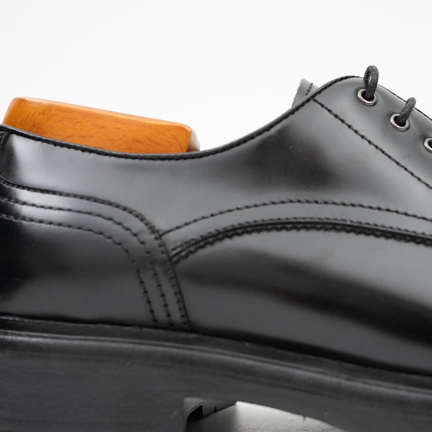 Handcrafted Big Toe Derby Shoes with Thick Sole Black