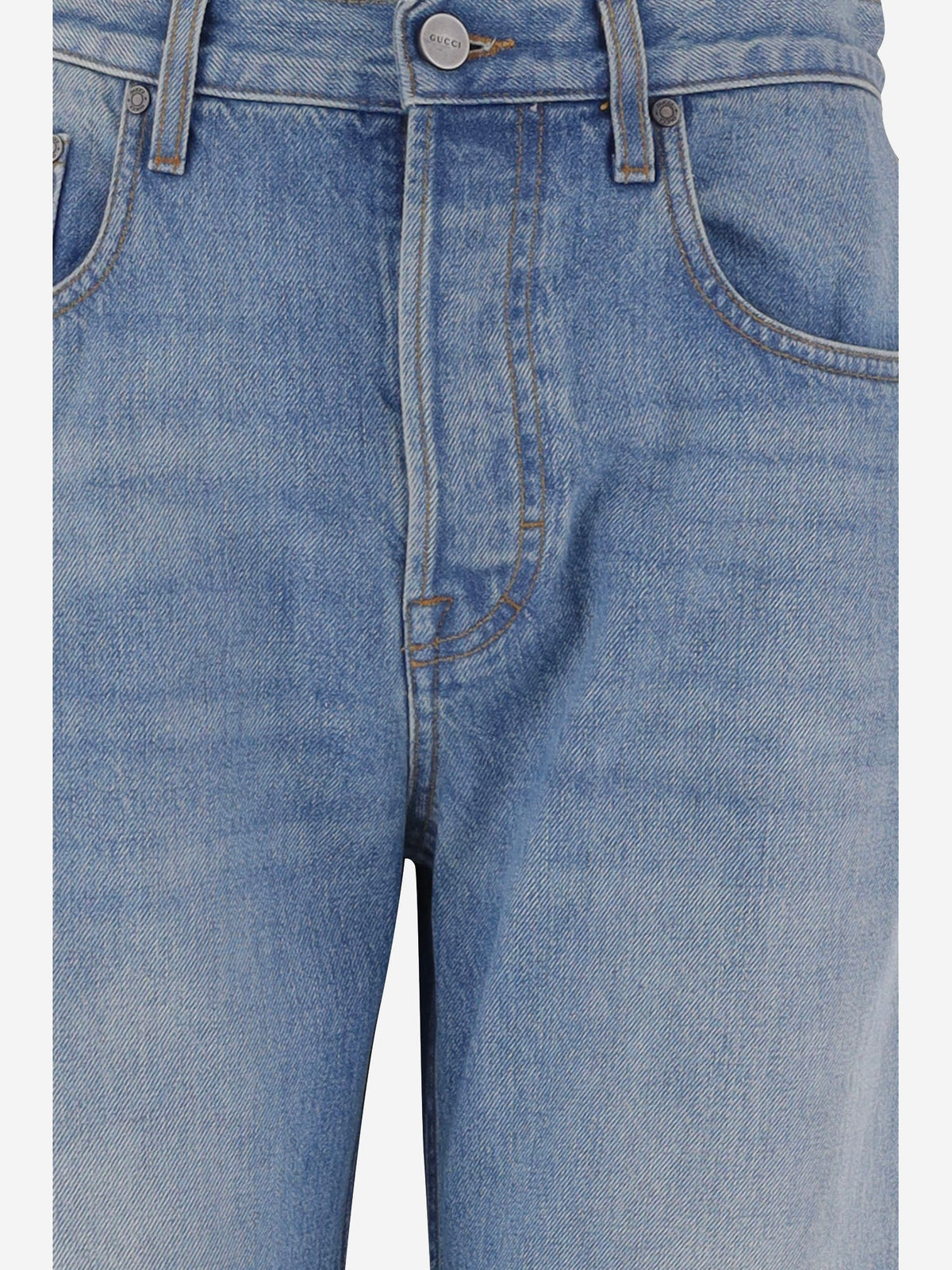 Straight Jeans in Light Wash