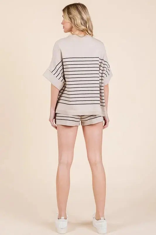 Loungewear Set - Foldable & Comfy - Striped Top & Shorts