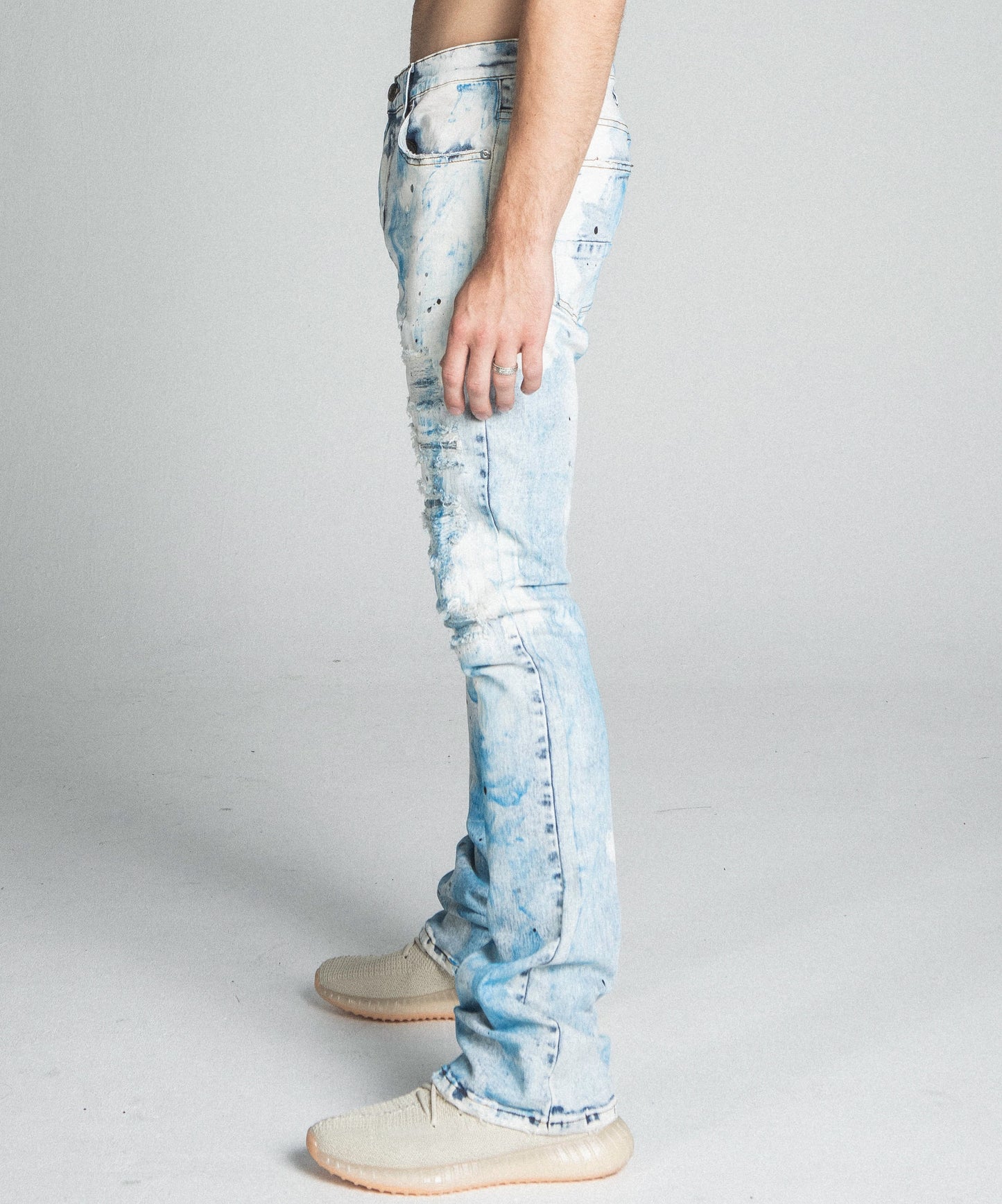 AJ28SK LIGHT BLUE/WHITE PAINT STACKED JEANS