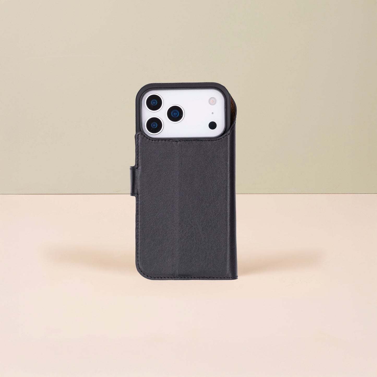 Leather iPhone 18 Pro Wallet Case – Black - Austin