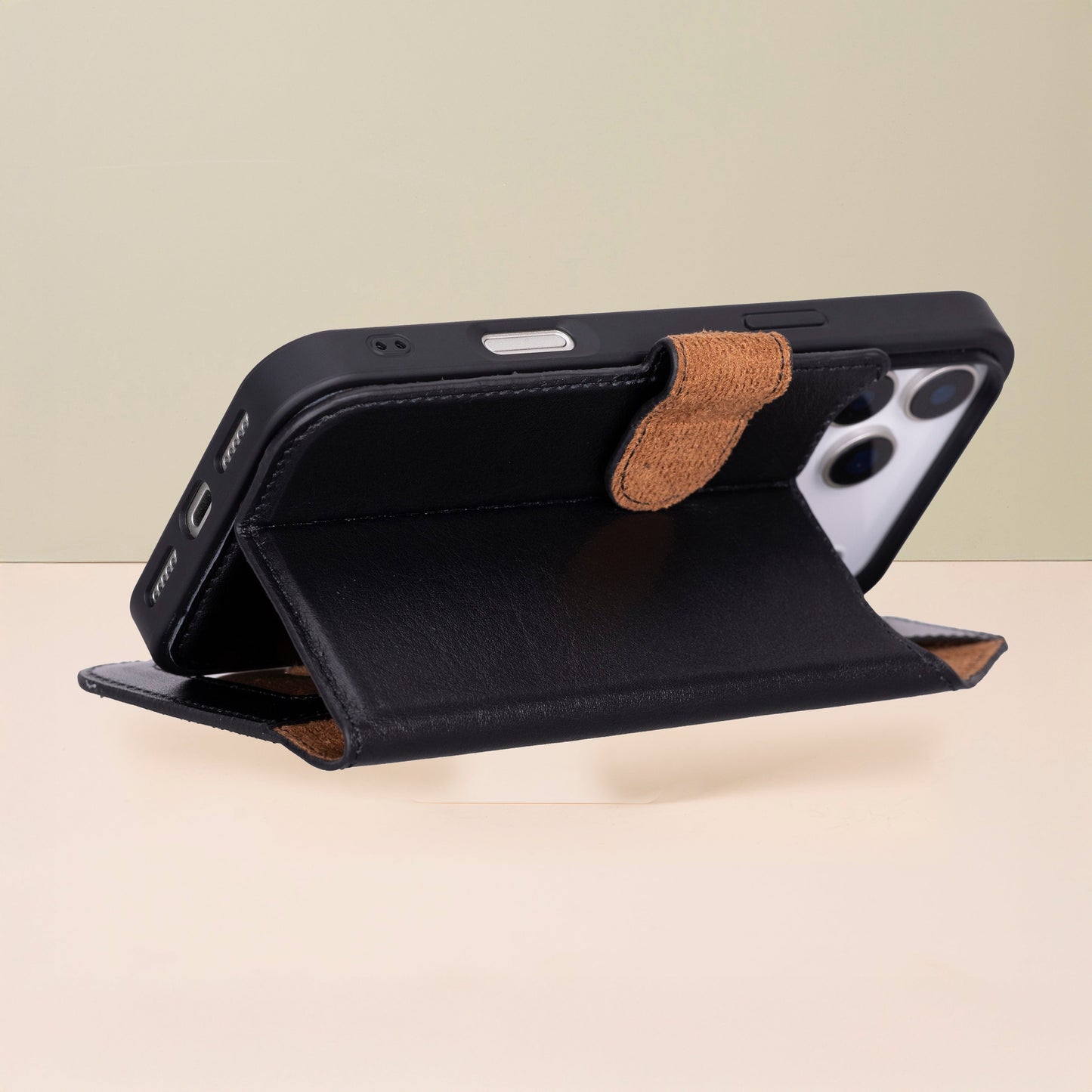 Leather iPhone 18 Pro Wallet Case – Black - Austin
