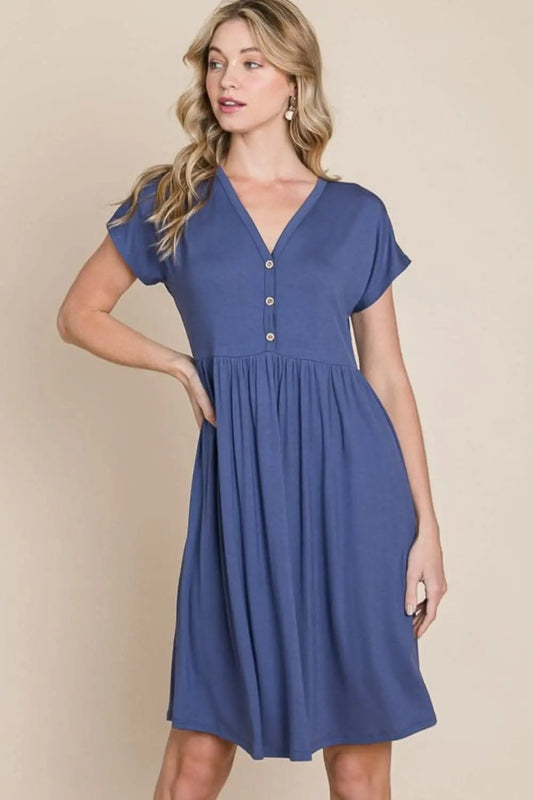 Trendsi BOMBOM v-neck dress with buttons