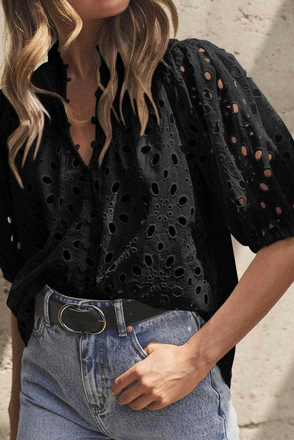 Trendsi Elegant eyelet blouse - cotton, button-up