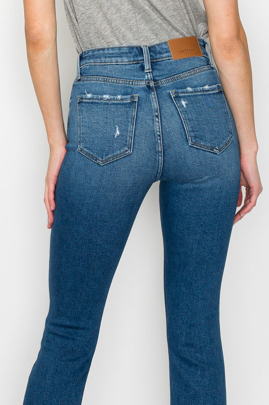 HIGH RISE SLIM STRAIGHT JEANS