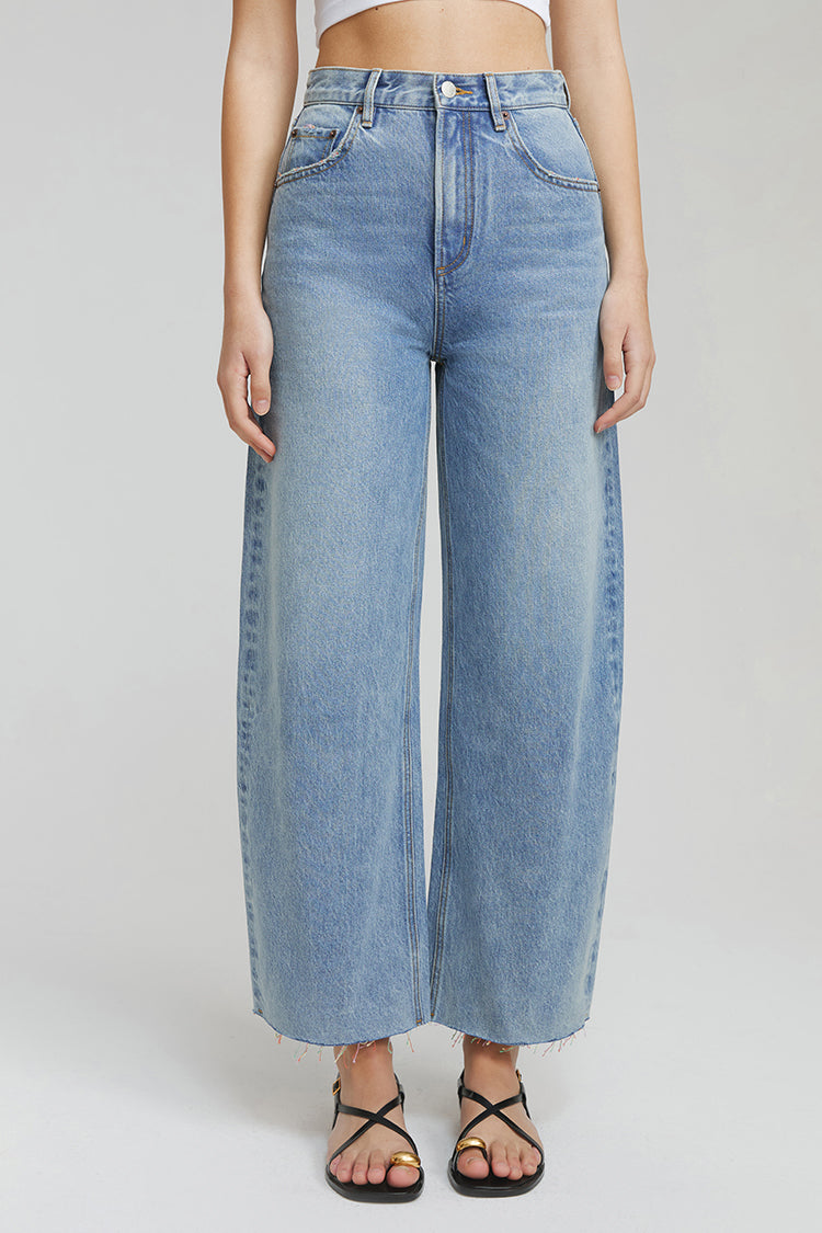 Moon Curve Raw Hem Crop Jeans HJ129