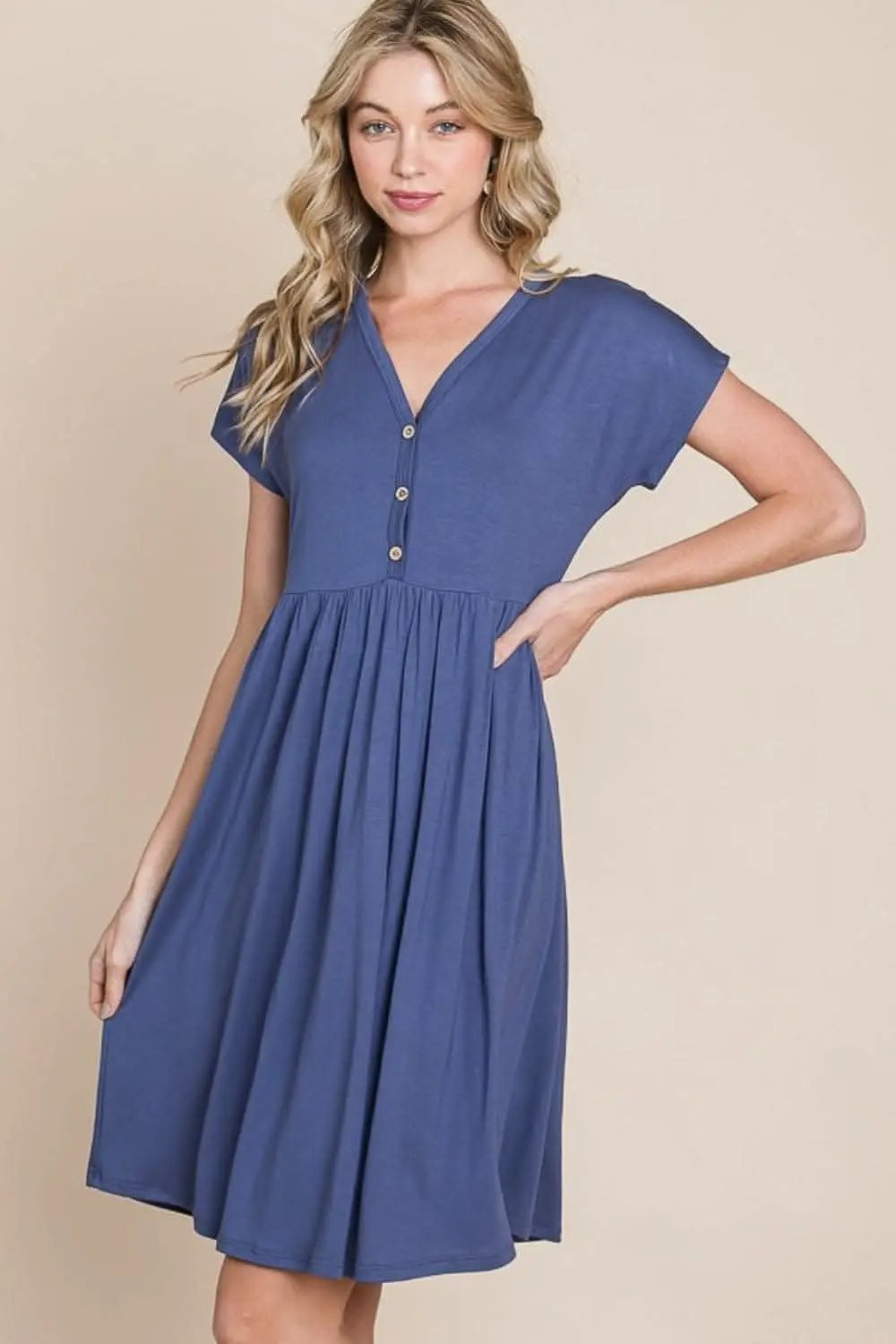 Trendsi BOMBOM v-neck dress with buttons