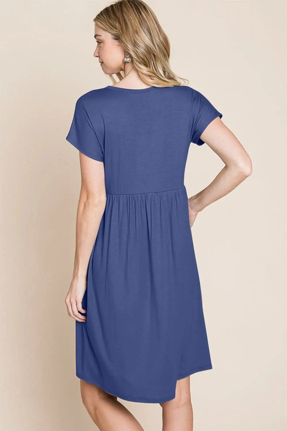 Trendsi BOMBOM v-neck dress with buttons