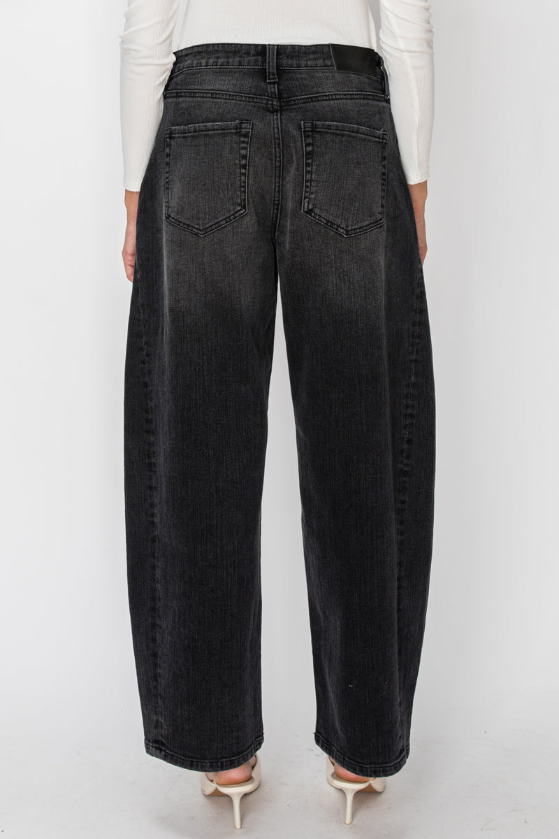 HIGH RISE RELAXED BLACK BARREL JEANS