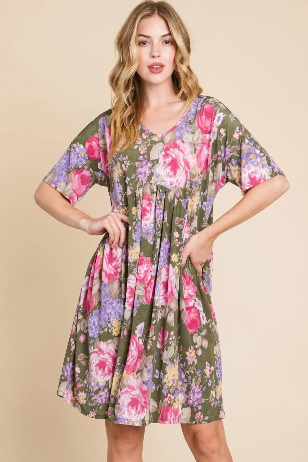Trendsi Floral V-Neck Dress Women's Casual Party Dress Ruched & Flattering