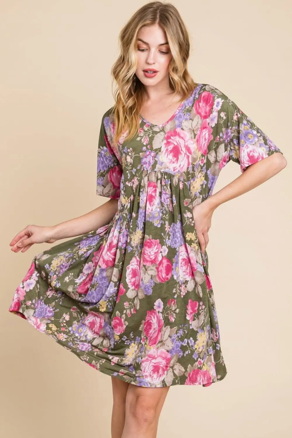Trendsi Floral V-Neck Dress Women's Casual Party Dress Ruched & Flattering