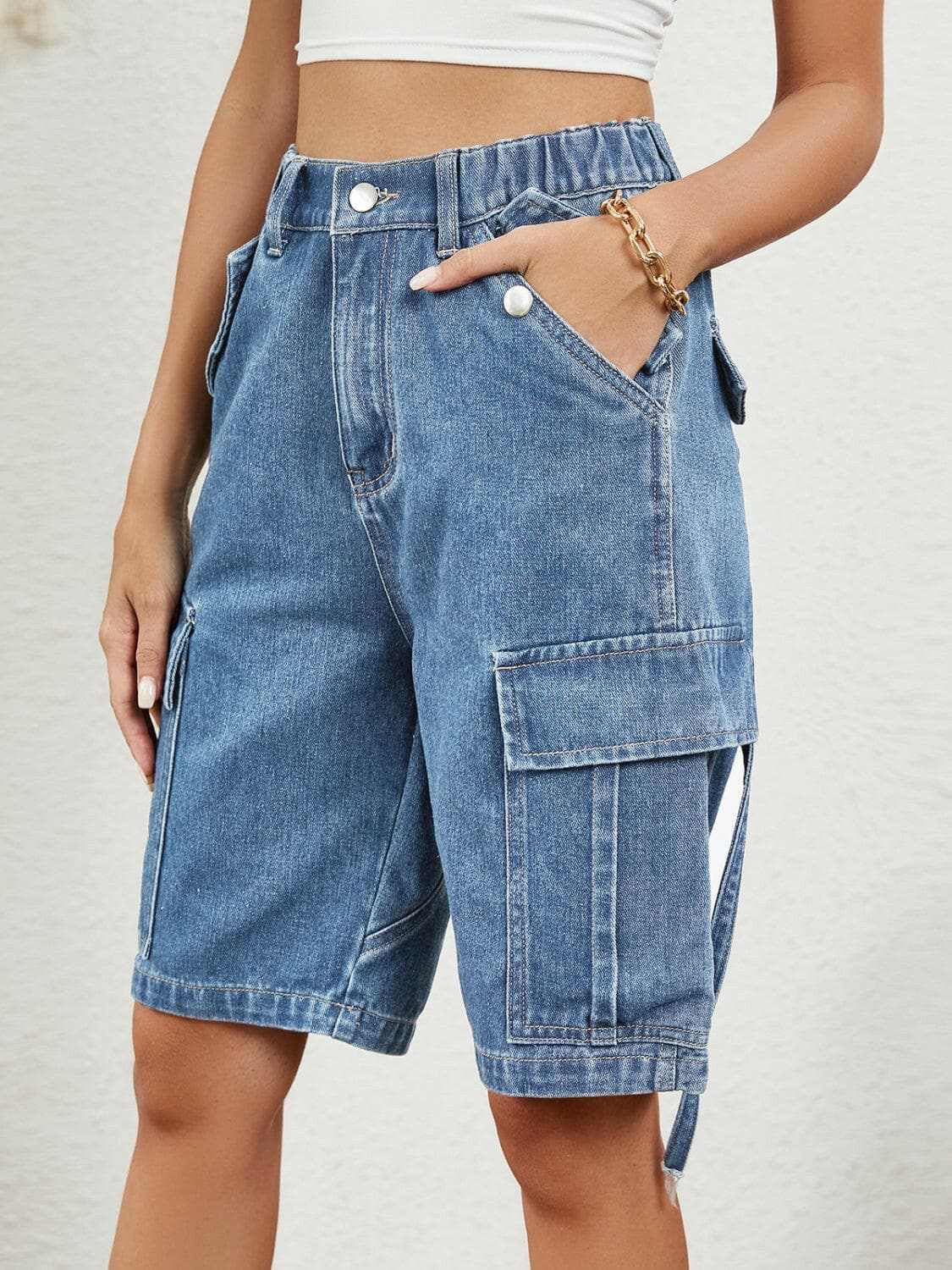 Trendsi Jeans & Denim Buttoned denim shorts with pockets