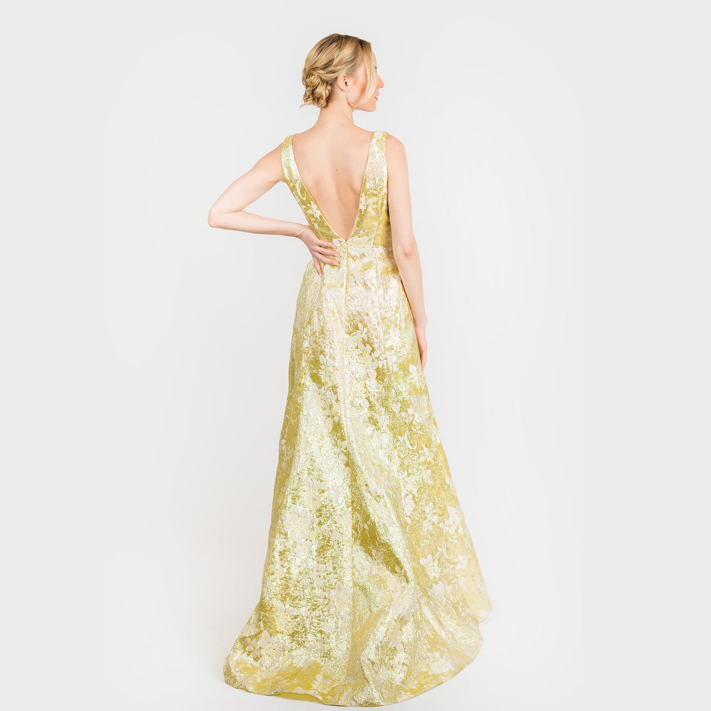 The Sleeveless Side Bottom Flounce Gown Classic