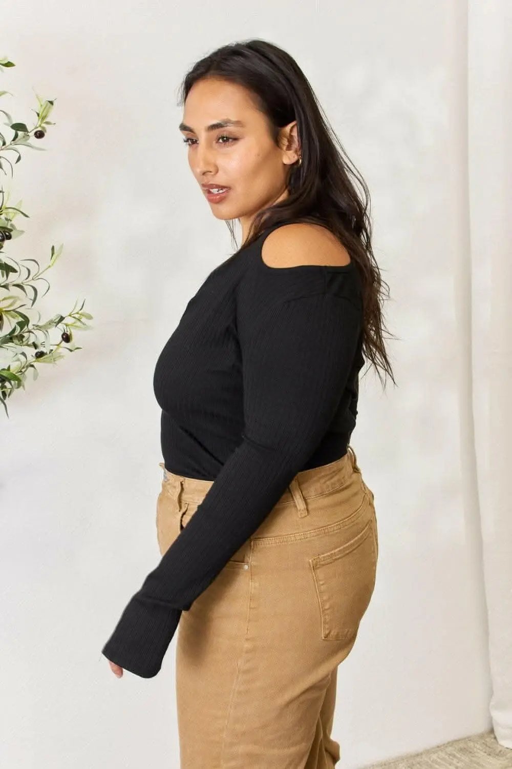 Ribbed Top - Cold Shoulder - Chic Premium Quality