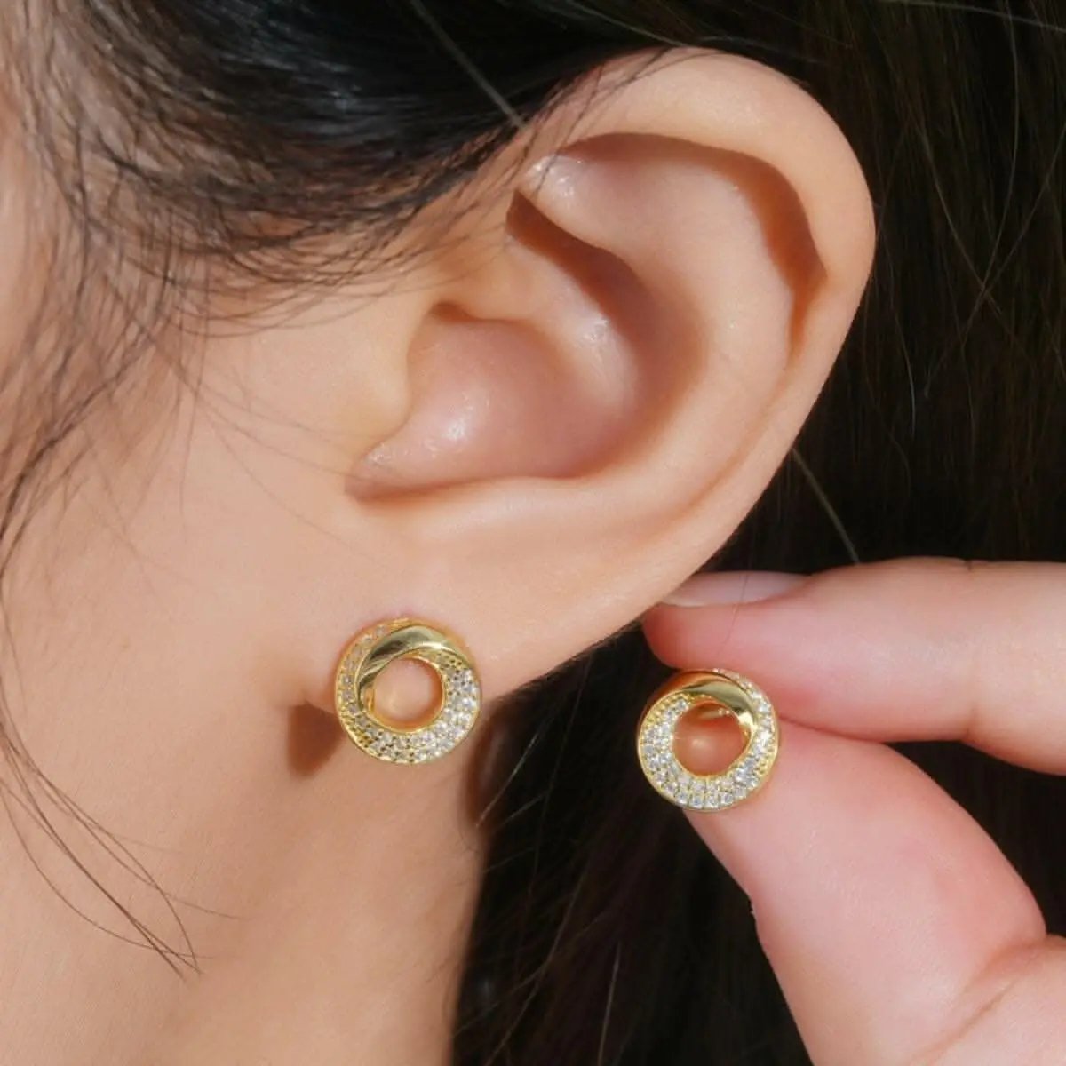 Trendsi just arrived - Elegant Moissanite Studs in Silver