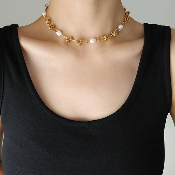 Necklace - Elegant Pearl Charm - Classic Style