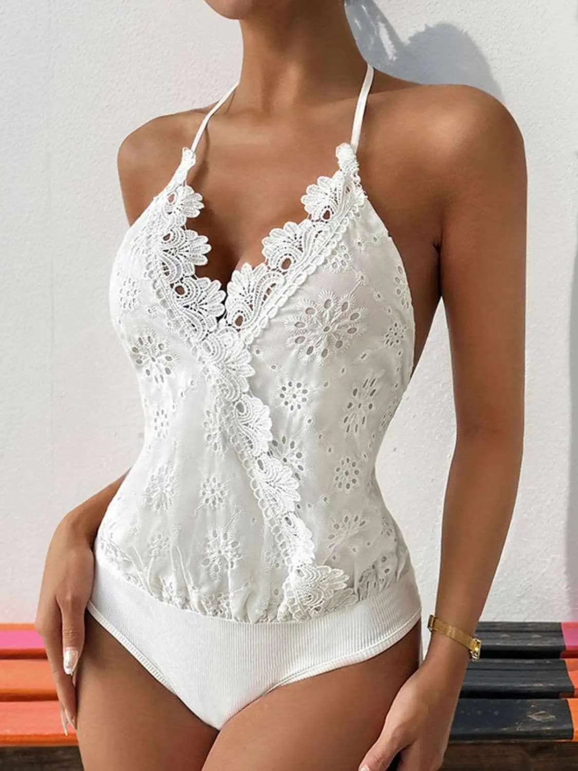 Trendsi Elegant lace bodysuit with sheer details