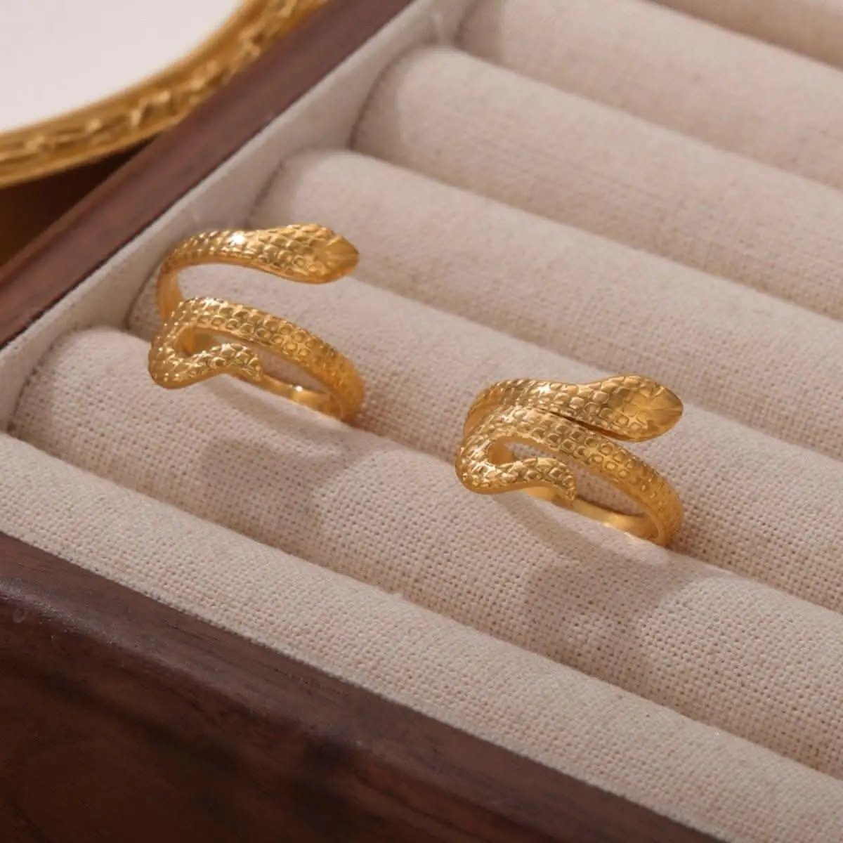 Trendsi just arrived - Elegant snake bypass ring