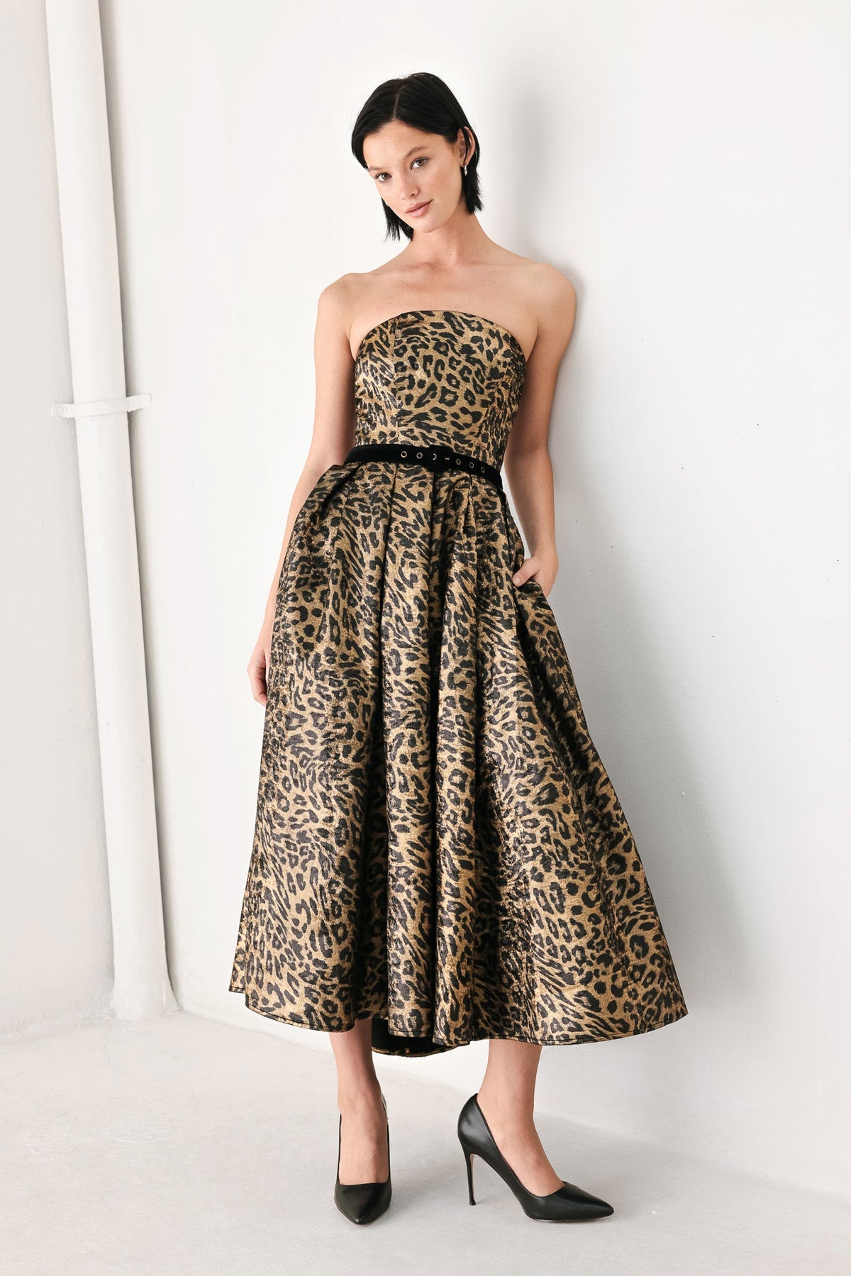 WILDLY GOLDEN LEOPARD STRAPLESS MIDI DRESS