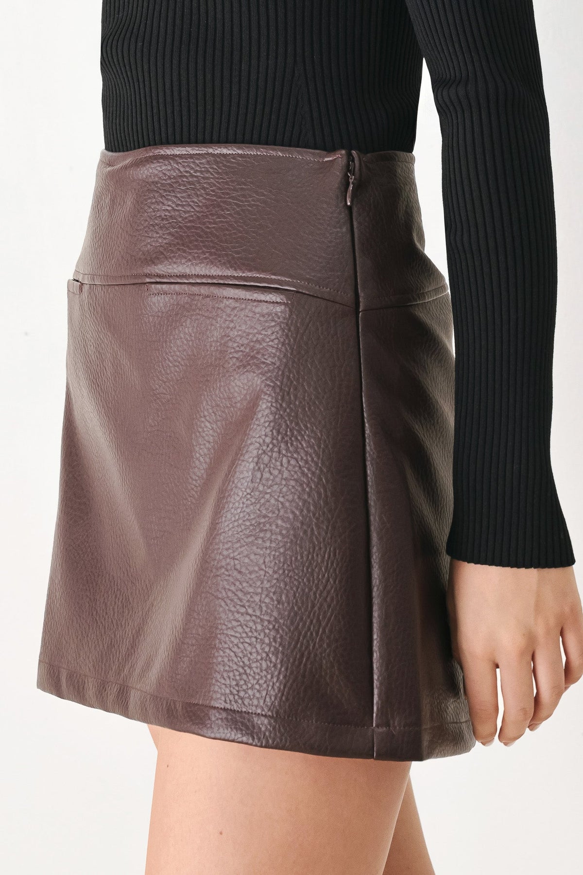 REBEL ROMANCE FAUX LEATHER SKORT
