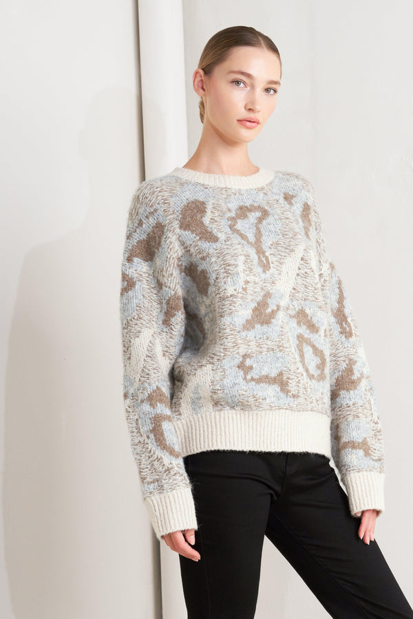 PROMINENT CHARM PULLOVER SWEATER TOP