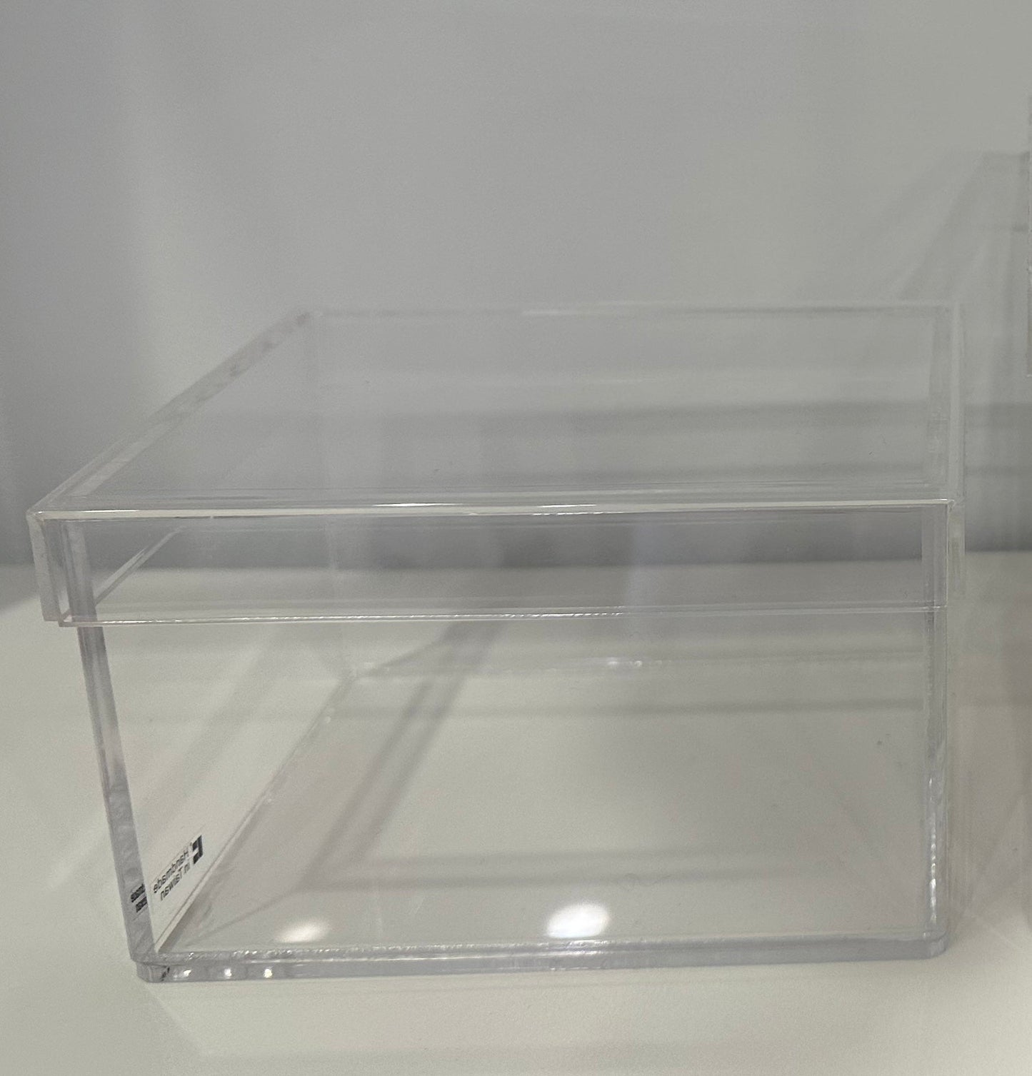 Rectangle acrylic box with lid￼