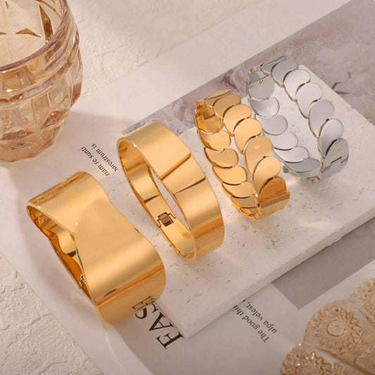 Trendsi just arrived - Gold-plated titanium bracelet