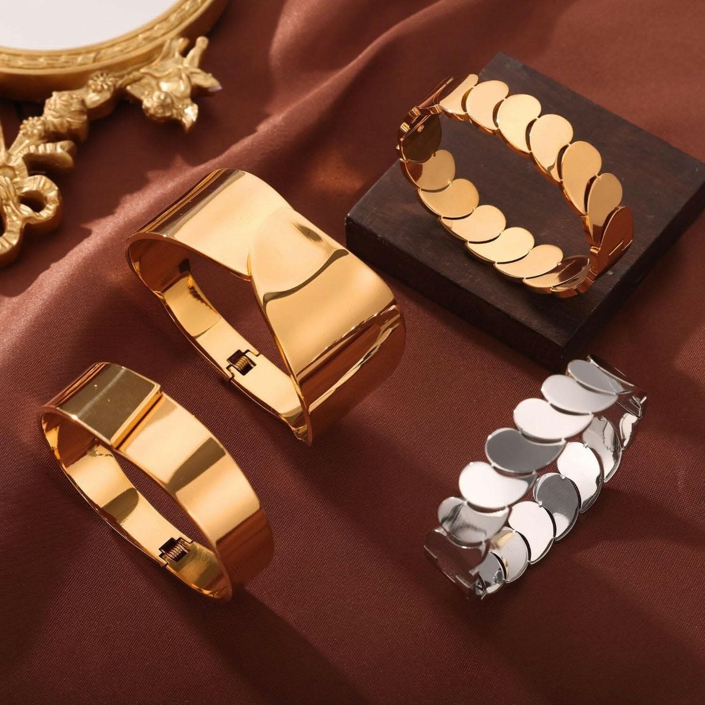 Trendsi just arrived - Gold-plated titanium bracelet