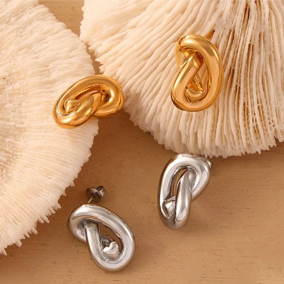 Trendsi Gold-plated titanium knot studs