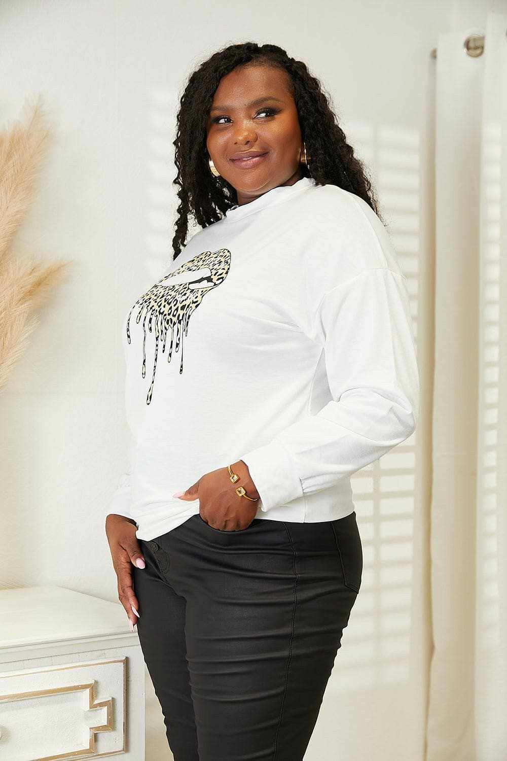 Trendsi TIKTOK - Love graphic sweatshirt - comfy style