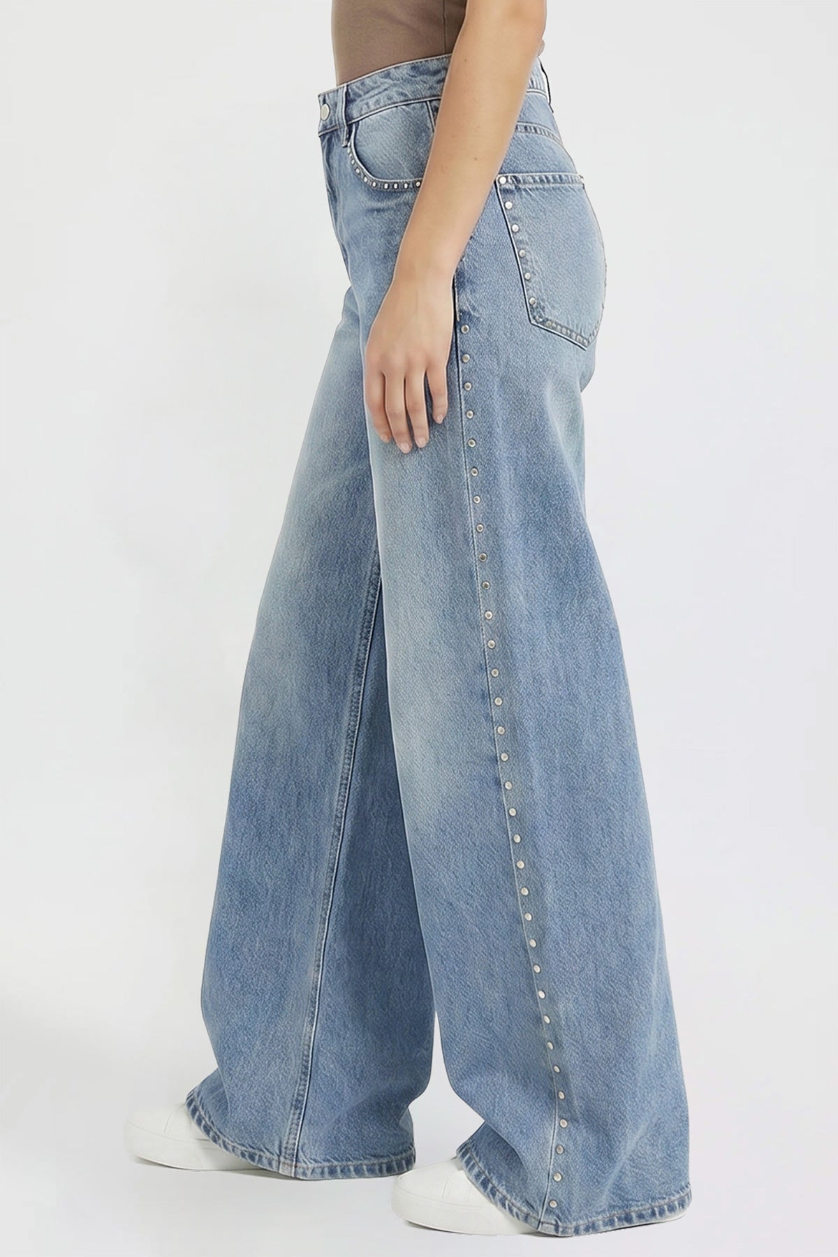 Women's Studded Relaxed Super Wide Leg Jeans