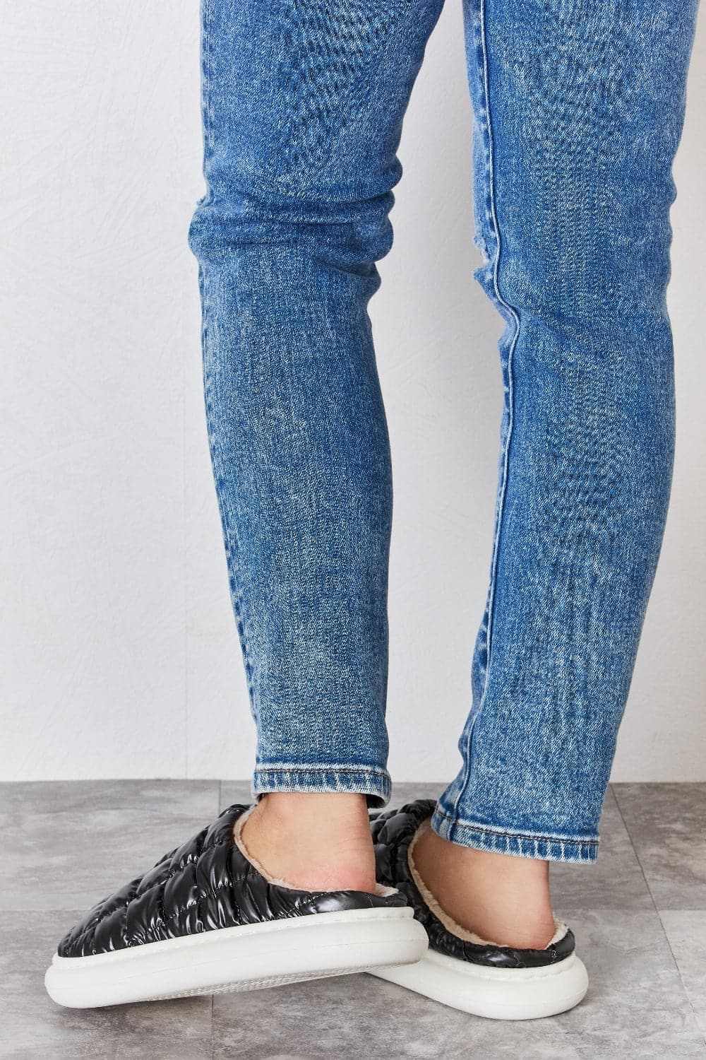 Trendsi Plush puffer slippers by melody