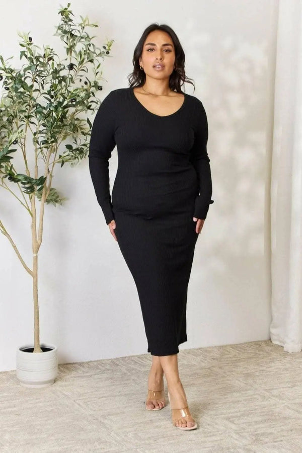 Ribbed Midi Dress - Slit Detail - Chic Elegance