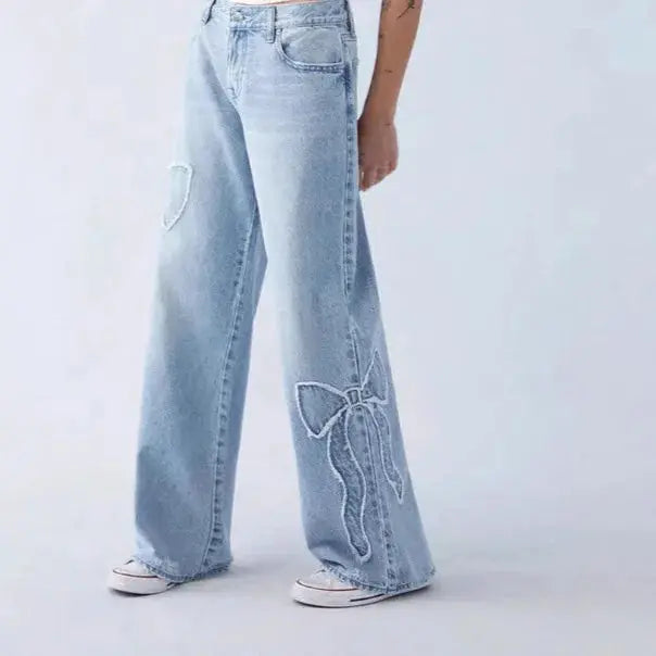 Loran Bow-Embroidered Wide-Leg Jeans in Light Blue