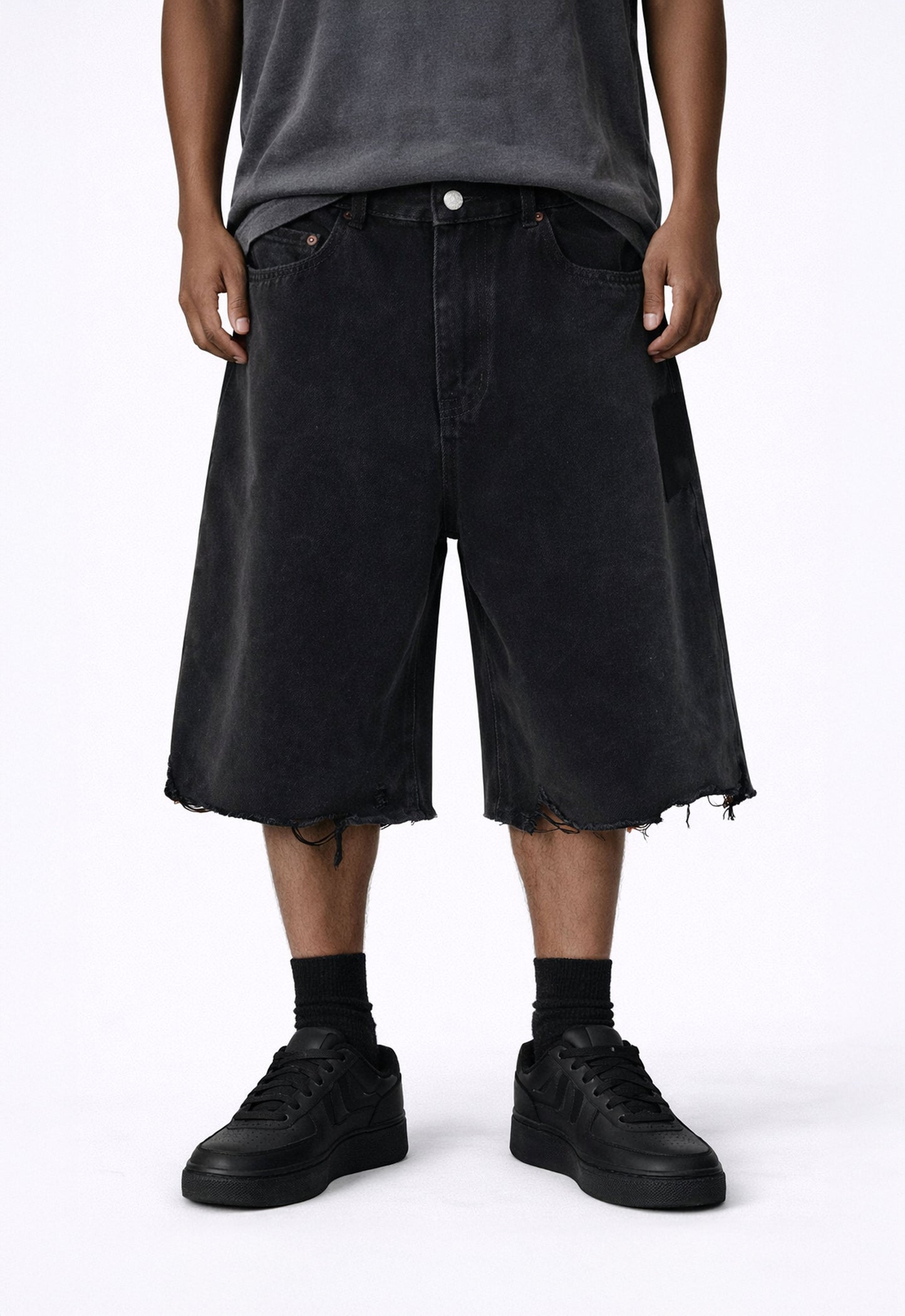 NOIR CUTOFF DENIM SHORTS