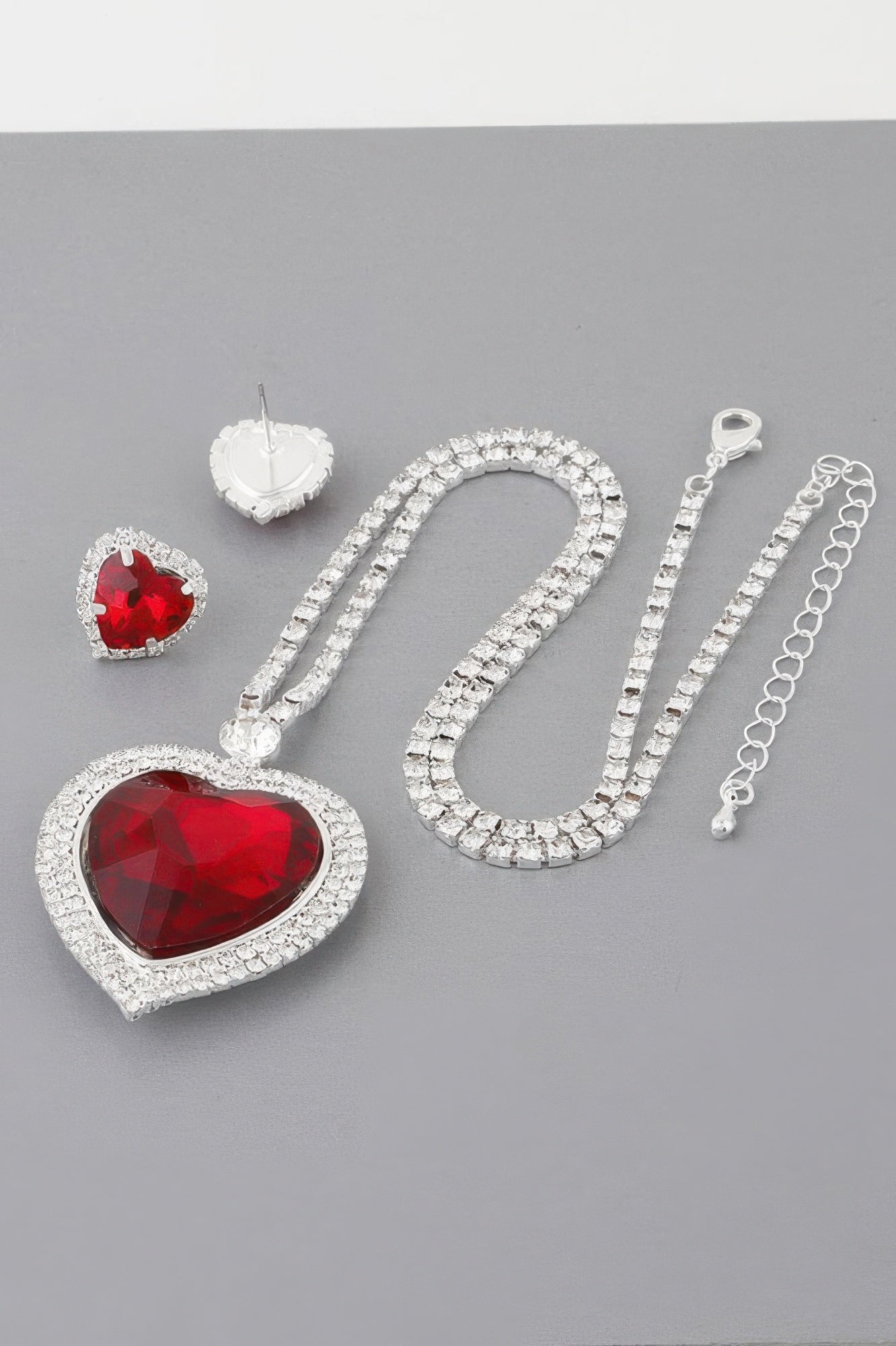 STUYVESANT Jeweled Crystal Heart Necklace: NYFW BYMANYC ® New York