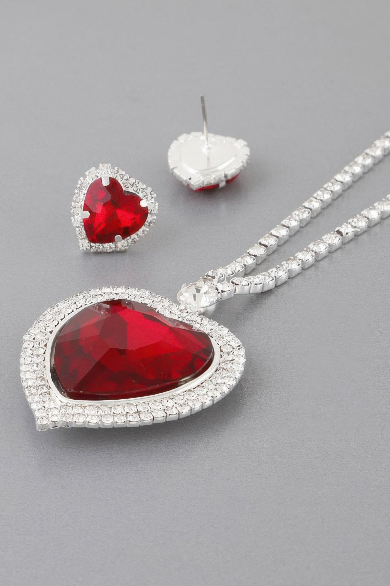 STUYVESANT Jeweled Crystal Heart Necklace: NYFW BYMANYC ® New York