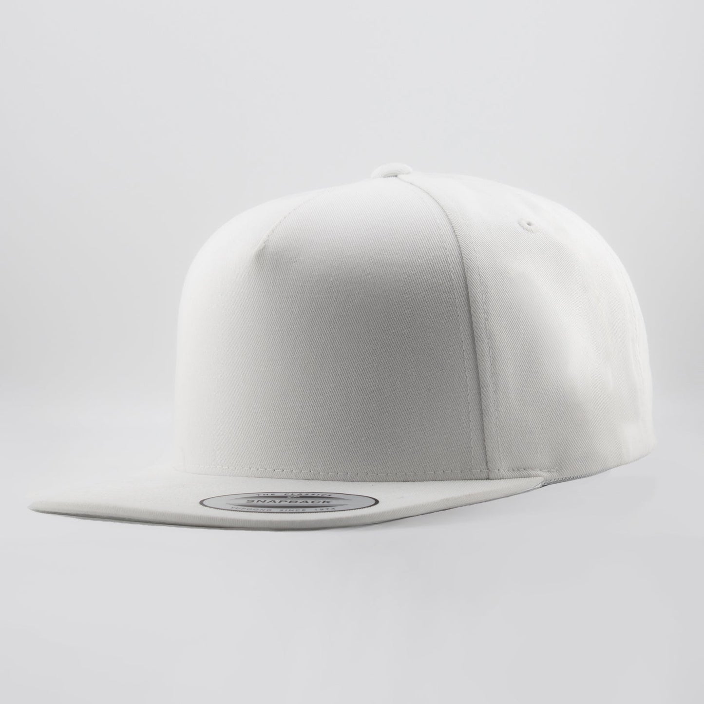 Konus Men's Snapback With Minimal Embroidery
