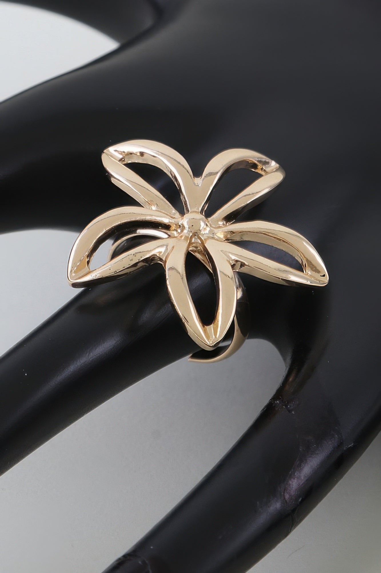 Women's Band Ring Polished Open Flower BYMANYC ® New York CONTEMPORARY FLORAL CUTOUT RING - New Collection