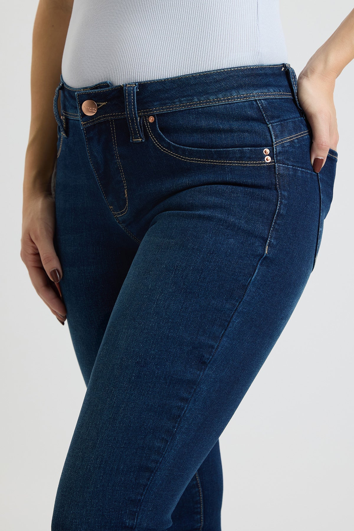 Women's High Rise Curve Confidence WannaBettaButt Skinny Jeans