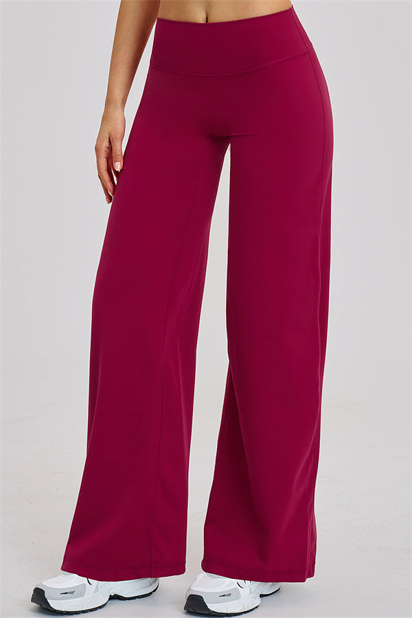 The Dynamic T-shirt Straight Leg Pants 2-Piece Set