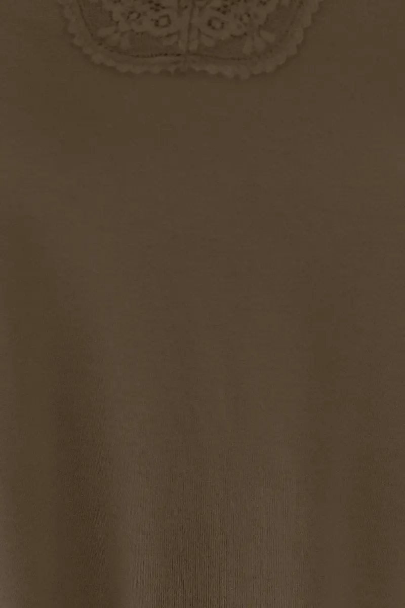 Trendsi Basic Bae Full Size Lace Detail V-Neck Cutout Cami