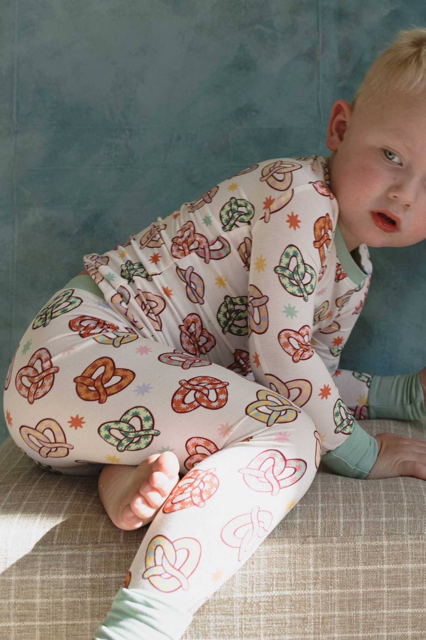 Colorful Pretzel Two Piece Set