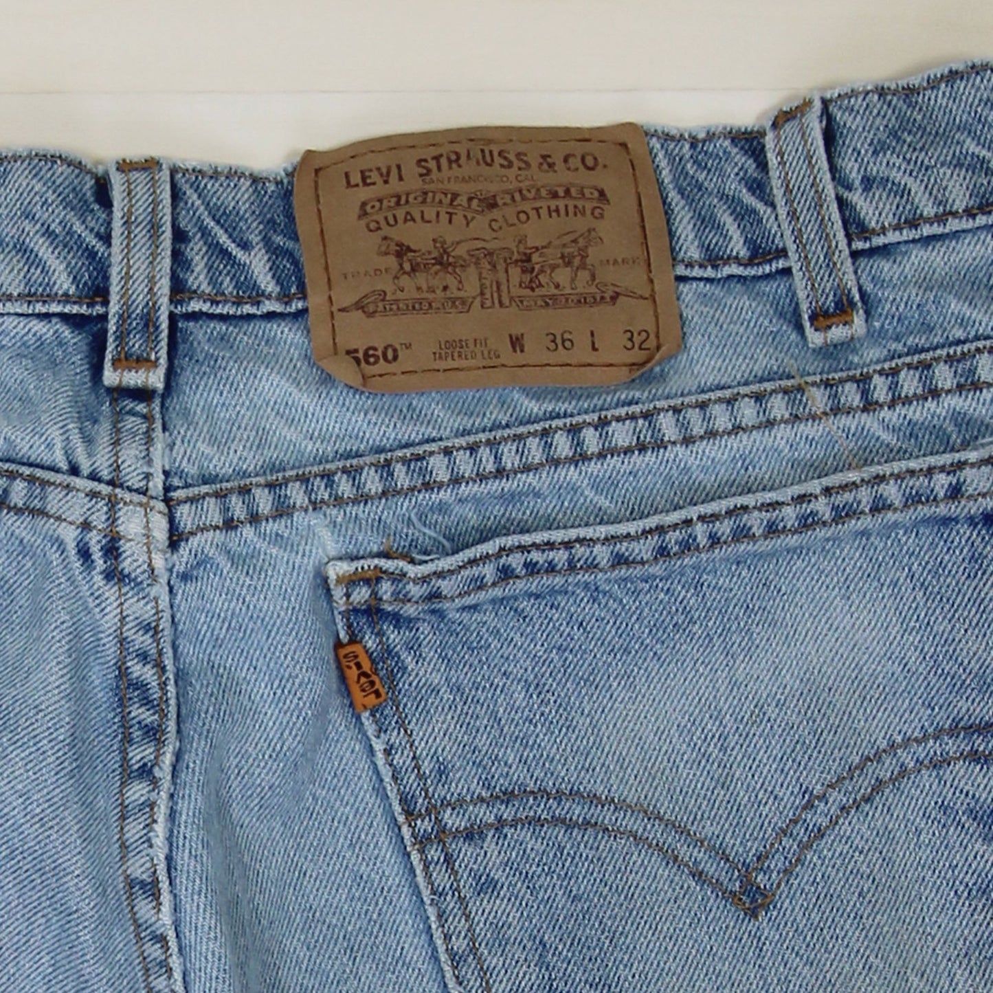 Distressed Vintage 90s Levi's 560 Loose Fit Tapered Leg Jeans - Men's 34x30