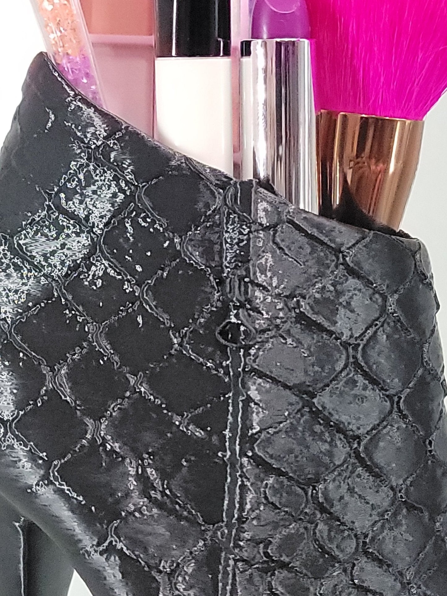 Glam High Heel Brush Holder – Stylish Makeup Organizer