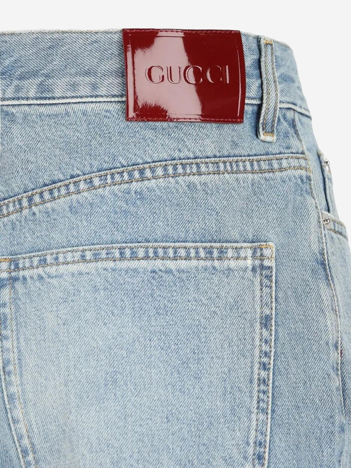 Straight Jeans in Bleached Blue