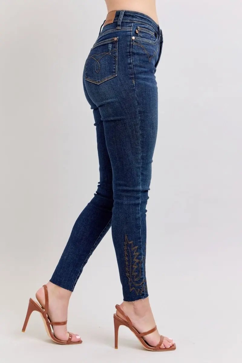 Trendsi Judy Blue Embroidered High Rise Plus Size Women's Jeans: Skinny & Flattering