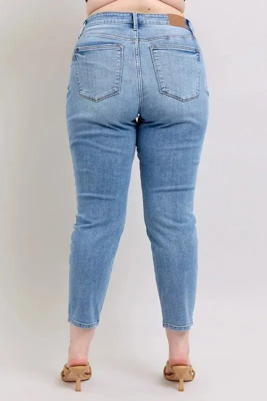Trendsi Judy Blue Vintage Wash Plus Size Women's Slim Jeans: Comfy & Flattering