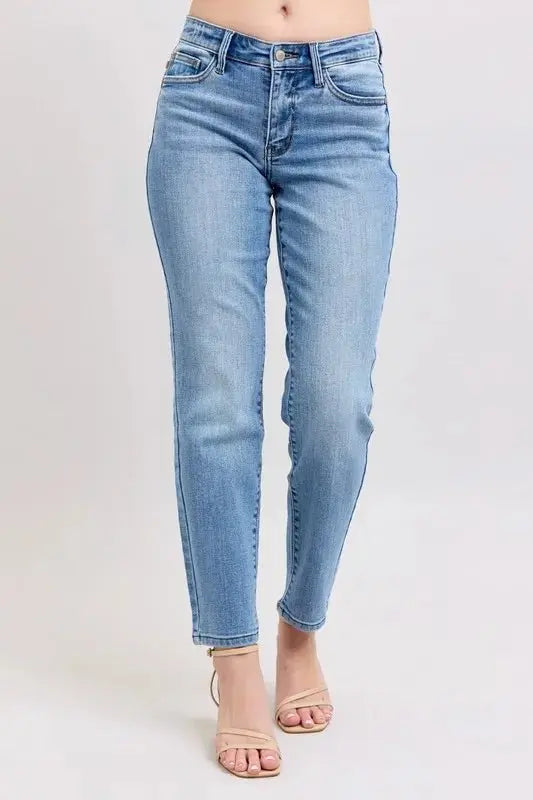 Trendsi Judy Blue Vintage Wash Plus Size Women's Slim Jeans: Comfy & Flattering