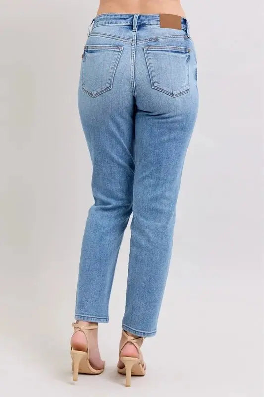 Trendsi Judy Blue Vintage Wash Plus Size Women's Slim Jeans: Comfy & Flattering